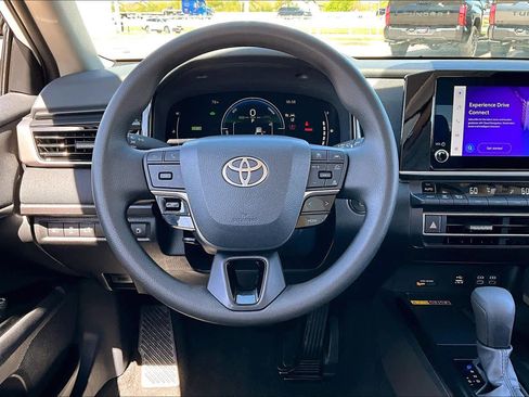 Used 2025 Toyota Camry LE image 4