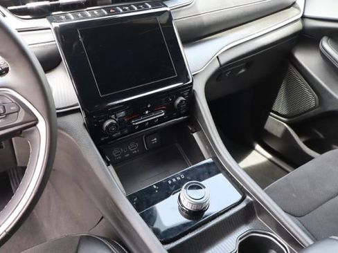 Used 2024 Jeep Grand Cherokee Altitude RWD image 13