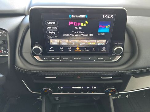 Used 2025 Nissan Rogue SV FWD image 6