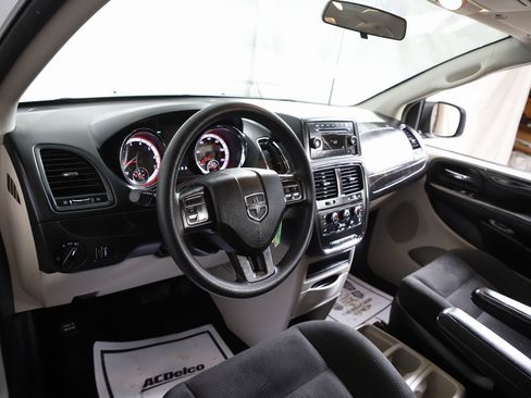 Used 2016 Dodge Grand Caravan SE w/ Quick Order Package 29E SE image 12