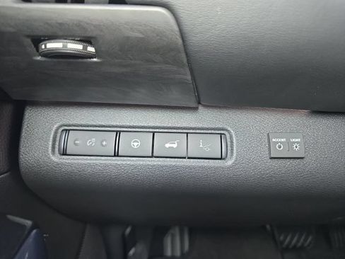 New 2026 Nissan Pathfinder Platinum FWD image 10