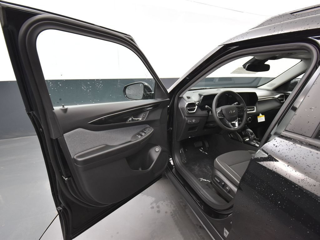 New 2026 Chevrolet TrailBlazer LT w/ Convenience Package AWD/4WD image 8