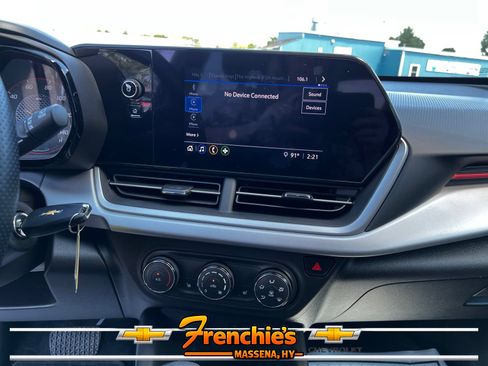Used 2024 Chevrolet Trax RS FWD image 14