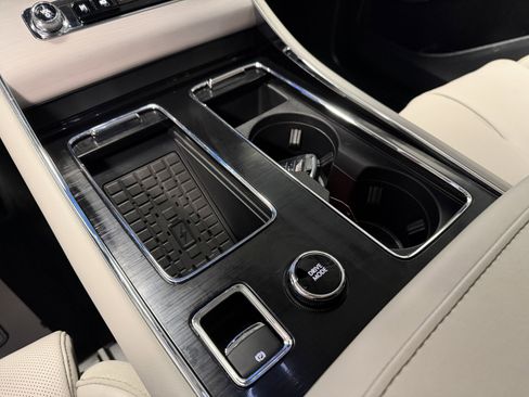 Used 2025 Lincoln Aviator Reserve w/ Equipment Group 201A image 12