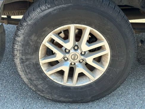 Used 2018 Nissan Frontier SV AWD/4WD image 14