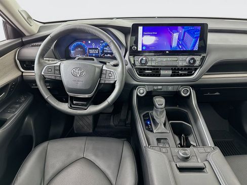 Certified 2024 Toyota Grand Highlander Platinum image 24