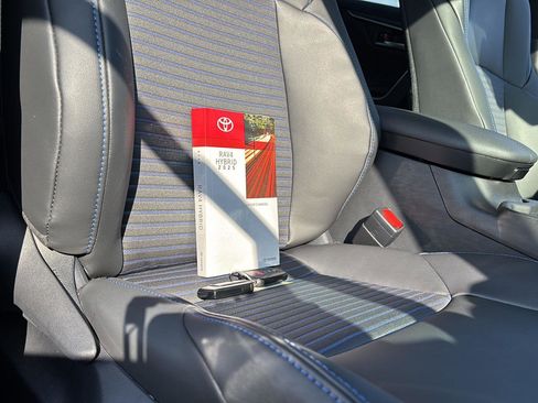 Used 2025 Toyota RAV4 XSE w/ Weather Package image 17