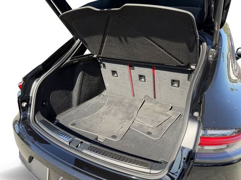 Used 2021 Porsche Macan image 9