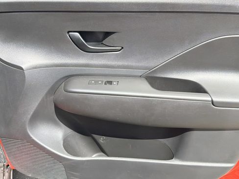 Used 2025 Hyundai Kona SEL FWD image 31
