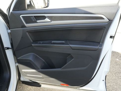 Used 2018 Volkswagen Atlas SE image 35