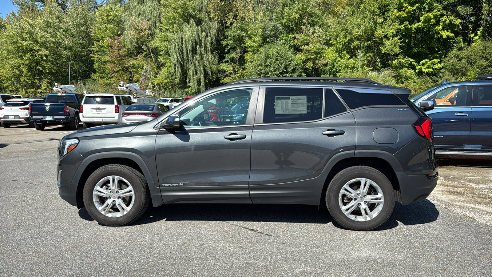 Used 2021 GMC Terrain SLE w/ Driver Convenience Package AWD/4WD image 4