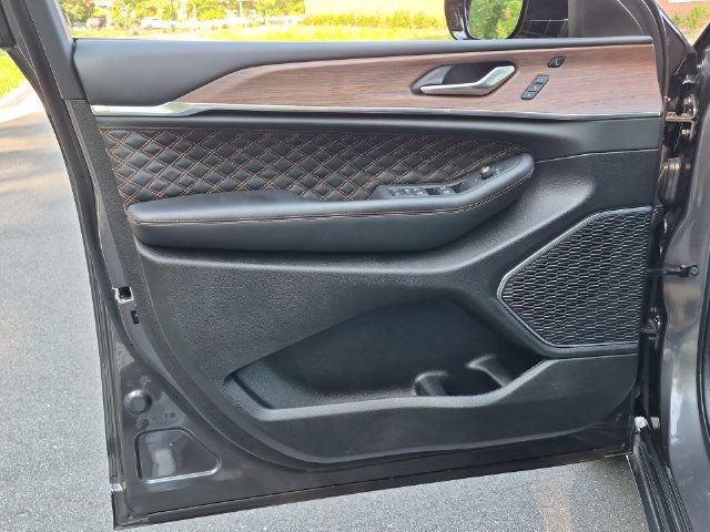 Used 2025 Jeep Grand Cherokee Summit AWD/4WD image 30