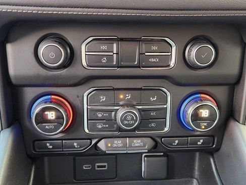 Used 2021 Chevrolet Tahoe Z71 w/ Z71 Signature Package image 21