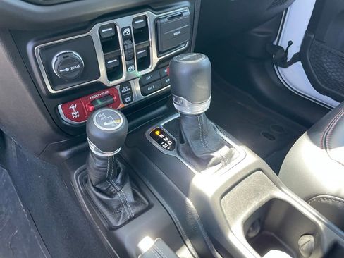 Used 2024 Jeep Gladiator Rubicon w/ Convenience Group image 18