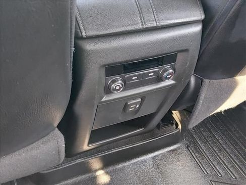 Used 2023 Chevrolet Traverse LT FWD image 13