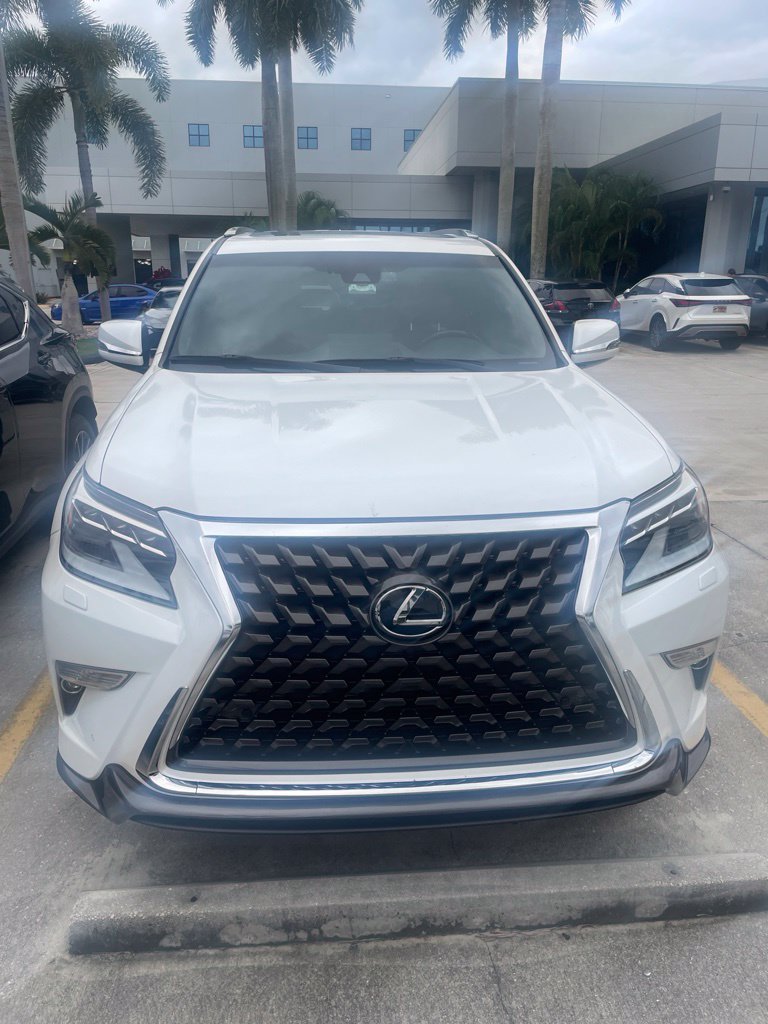 Used 2023 Lexus GX 460 Premium w/ Accessory Package AWD/4WD image 5