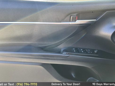 Used 2019 Toyota Camry SE FWD image 18
