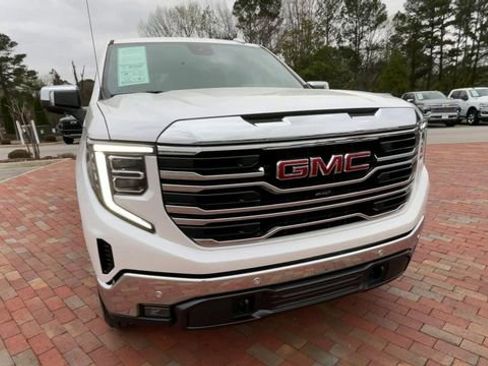 Used 2022 GMC Sierra 1500 SLT w/ SLT Premium Plus Package AWD/4WD image 4
