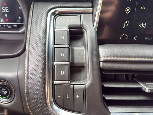 Used 2024 GMC Yukon AT4 w/ Technology Package AWD/4WD image 23