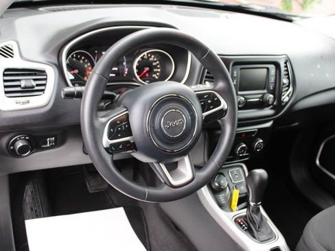 Used 2018 Jeep Compass Sport SUV 4D AWD/4WD image 8