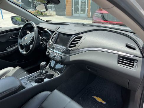 Used 2016 Chevrolet Impala LT FWD image 10