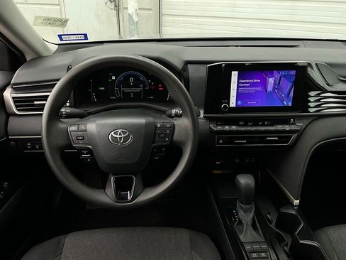 Used 2025 Toyota Camry LE image 13