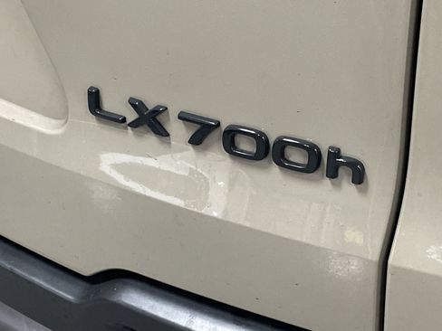 Used 2025 Lexus LX 700h Overtrail image 7