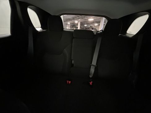 Used 2019 Jeep Cherokee Latitude w/ Popular Appearance Group FWD image 19