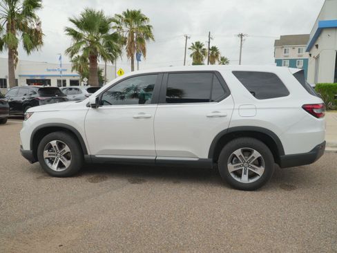 Used 2025 Honda Pilot EX-L image 8