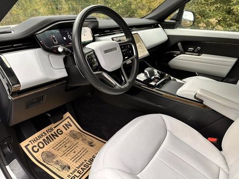 Used 2024 Land Rover Range Rover Sport SE image 11