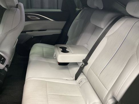 Used 2023 Cadillac Lyriq Luxury image 8