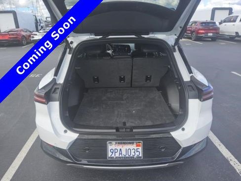 Used 2024 Chevrolet Equinox EV LT image 2