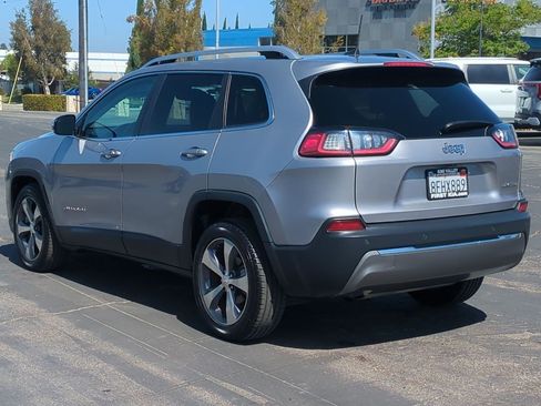 Used 2019 Jeep Cherokee Limited FWD image 8