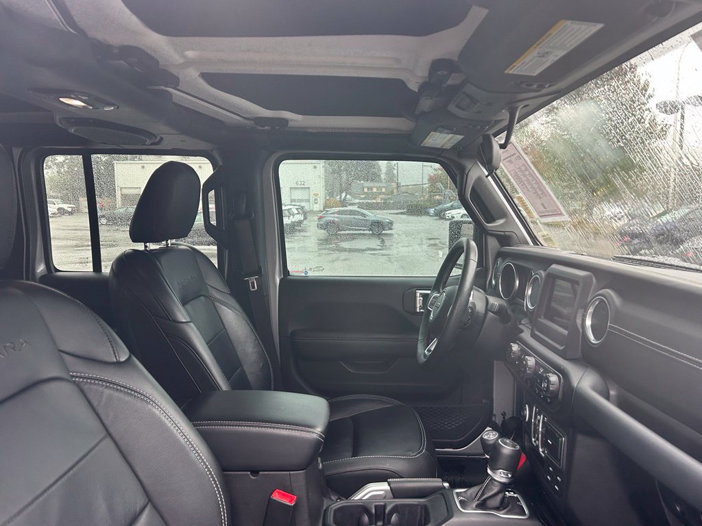 Used 2018 Jeep Wrangler Unlimited Sahara w/ Cold Weather Group AWD/4WD image 16