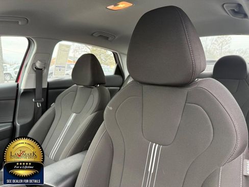 Used 2024 Hyundai Elantra SEL image 9