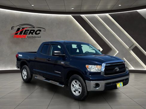 Used 2013 Toyota Tundra 2WD Double Cab w/ Tow Pkg image 3