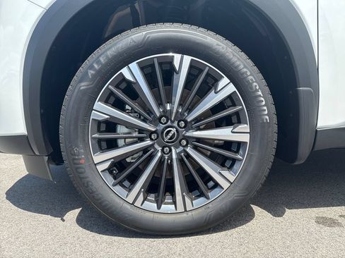 New 2026 Nissan Pathfinder Platinum w/ Cargo Package AWD/4WD image 10
