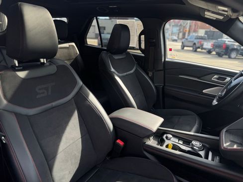 Used 2025 Ford Explorer ST w/ Sun And Sound Package image 19