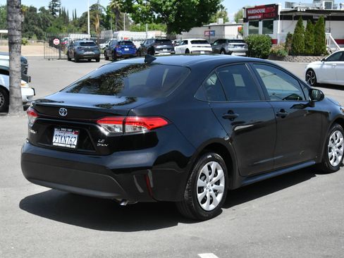 Used 2025 Toyota Corolla LE w/ Convenience Package FWD image 8