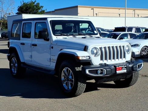 Used 2018 Jeep Wrangler Unlimited Sahara image 3