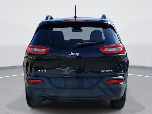 Used 2016 Jeep Cherokee Sport image 6