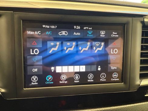 Used 2020 Chrysler Pacifica Touring w/ S Appearance Package FWD image 39