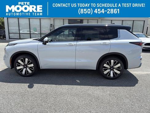 Used 2025 Mitsubishi Outlander SEL image 1