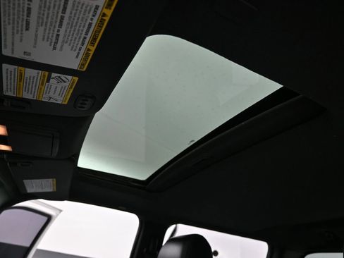 Used 2015 Ford F250 Lariat w/ Lariat Ultimate Package image 25