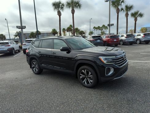 New 2026 Volkswagen Atlas SE image 2