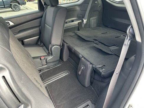 Used 2019 Nissan Pathfinder S image 23