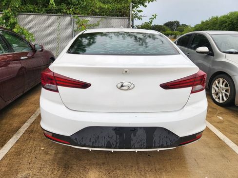 Used 2020 Hyundai Elantra SEL w/ Winter Weather Package FWD image 3