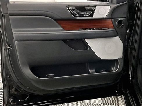 Used 2023 Lincoln Navigator L Reserve w/ Equipment Group 201A image 17