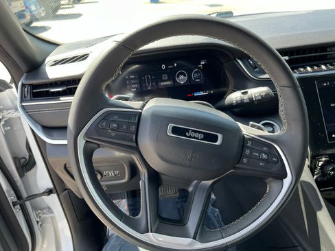 Used 2023 Jeep Grand Cherokee L Laredo AWD/4WD image 13