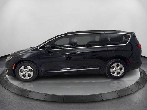 Used 2017 Chrysler Pacifica Touring-L Plus FWD image 8
